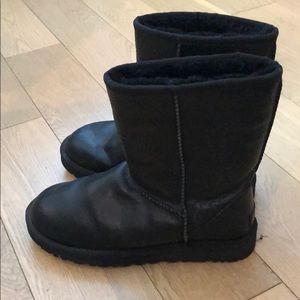 Brand new never worn black Sherpa lined boots